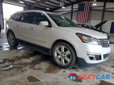 Czwarte zdjęcie samochodu z boku: 2016 CHEVROLET TRAVERSE LT VIN:1GNKVGKD9GJ193652 - miniatura