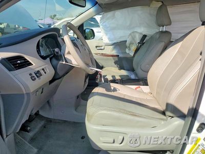 Zdjęcie 7 z 13 samochodu: 2013 TOYOTA SIENNA XLE 8-PASSENGER VIN:5TDYK3DC1DS362960 - miniatura