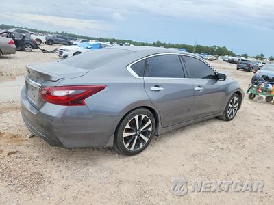 Trzecie zdjęcie samochodu z tyłu: 2018 NISSAN ALTIMA 2.5 SR VIN:1N4AL3AP9JC118370 - miniatura
