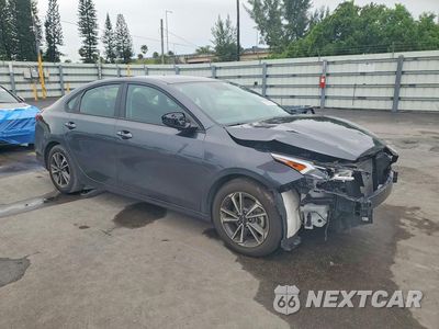 Czwarte zdjęcie samochodu z boku: 2024 KIA FORTE LXS VIN:3KPF24ADXRE761359 - miniatura