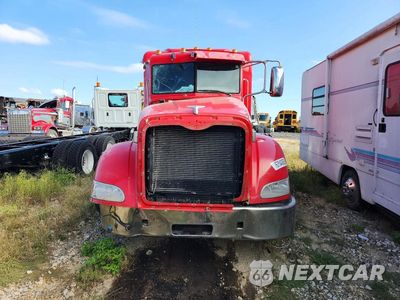 Piąte zdjęcie samochodu w środku: 2013 PETERBILT 386 SEMI TRUCK VIN:1XPHA49XXDD185131 - miniatura