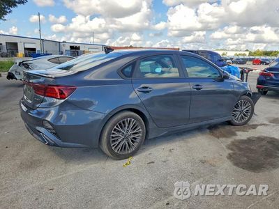 Trzecie zdjęcie samochodu z tyłu: 2024 KIA FORTE GT LINE VIN:3KPF54AD6RE829275 - miniatura