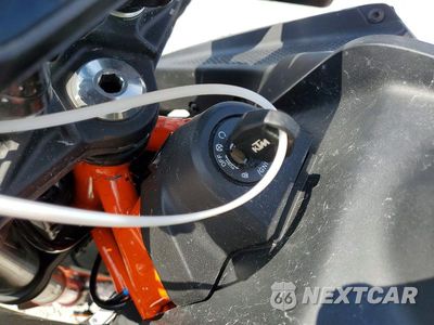 Zdjęcie 8 z 9 samochodu: 2024 KTM 390 DUKE VIN:MD2JPJ403RN264520 - miniatura