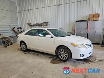 Czwarte zdjęcie samochodu z boku: 2010 TOYOTA CAMRY XLE V6 VIN:4T1BK3EK3AU603304 - miniatura