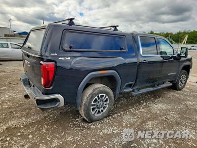 Trzecie zdjęcie samochodu z tyłu: 2021 GMC SIERRA K2500 SLE VIN:1GT49ME76MF159676 - miniatura