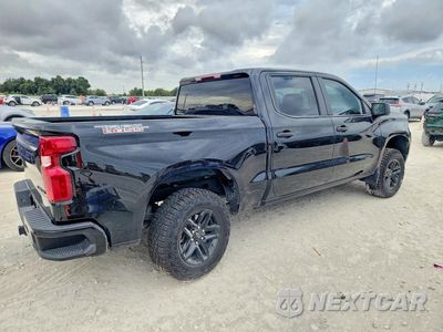 Trzecie zdjęcie samochodu z tyłu: 2026 CHEVROLET SILVERADO K1500 TRAIL BOSS CUSTOM VIN:3GCUKCEDXTG105041 - miniatura