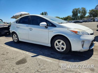 Czwarte zdjęcie samochodu z boku: 2015 TOYOTA PRIUS TWO VIN:JTDKN3DU5F1972639 - miniatura
