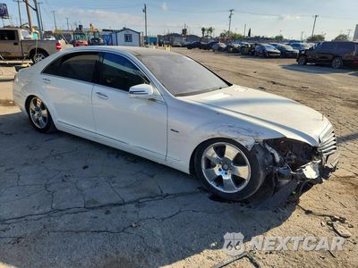 Czwarte zdjęcie samochodu z boku: 2010 MERCEDES-BENZ S 400 VIN:WDDNG9FB0AA298632 - miniatura