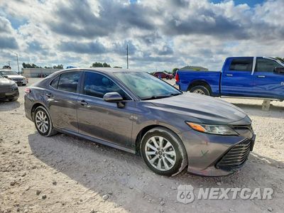 Czwarte zdjęcie samochodu z boku: 2020 TOYOTA CAMRY LE VIN:4T1C11AK9LU890961 - miniatura