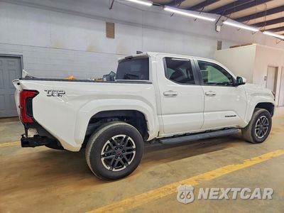 Trzecie zdjęcie samochodu z tyłu: 2024 TOYOTA TACOMA TRD SPORT VIN:3TYKB5FN3RT008191 - miniatura