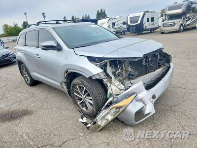Czwarte zdjęcie samochodu z boku: 2015 TOYOTA HIGHLANDER XLE VIN:5TDJKRFH6FS174807 - miniatura