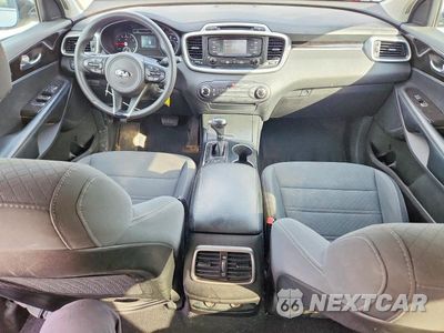 Zdjęcie 8 z 13 samochodu: 2018 KIA SORENTO LX V6 VIN:5XYPGDA52JG426084 - miniatura