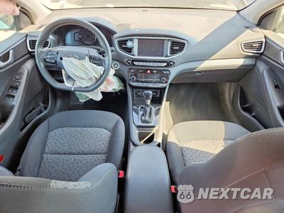 Zdjęcie 8 z 13 samochodu: 2017 HYUNDAI IONIQ BLUE VIN:KMHC65LC3HU035520 - miniatura