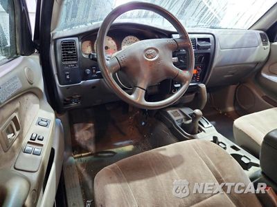 Zdjęcie 8 z 12 samochodu: 2004 TOYOTA TACOMA XTRACAB VIN:5TEWN72N24Z463017 - miniatura