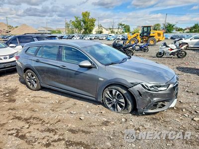 Czwarte zdjęcie samochodu z boku: 2018 BUICK REGAL TOURX PREFERRED VIN:W04GU8SX4J1099357 - miniatura