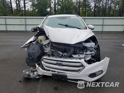 Piąte zdjęcie samochodu w środku: 2017 FORD ESCAPE SE VIN:1FMCU9GD7HUD56010 - miniatura