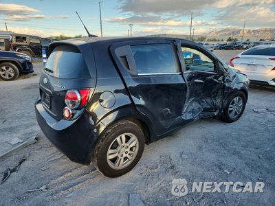 Trzecie zdjęcie samochodu z tyłu: 2013 CHEVROLET SONIC LT VIN:1G1JC6SH5D4253470 - miniatura