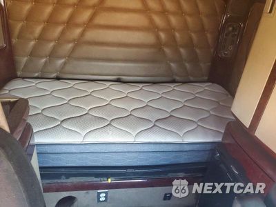 Zdjęcie 10 z 13 samochodu: 2015 FREIGHTLINER CORONADO SEMI TRUCK VIN:3ALXFBCG4FDGL1083 - miniatura
