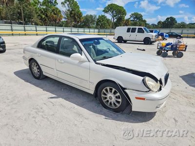 Czwarte zdjęcie samochodu z boku: 2003 HYUNDAI SONATA GLS VIN:KMHWF35H03A900853 - miniatura