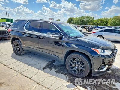 Czwarte zdjęcie samochodu z boku: 2019 CHEVROLET TRAVERSE LT VIN:1GNERGKW4KJ138179 - miniatura