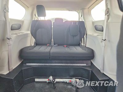 Zdjęcie 10 z 13 samochodu: 2023 CHRYSLER VOYAGER LX VIN:2C4RC1CG8PR539091 - miniatura