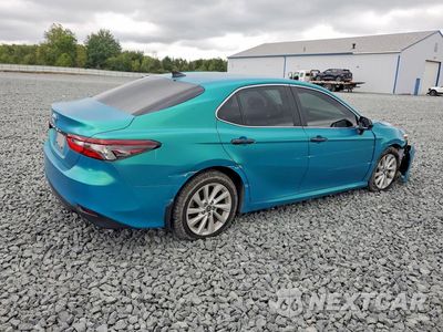Trzecie zdjęcie samochodu z tyłu: 2022 TOYOTA CAMRY LE VIN:4T1C11AK1NU688389 - miniatura