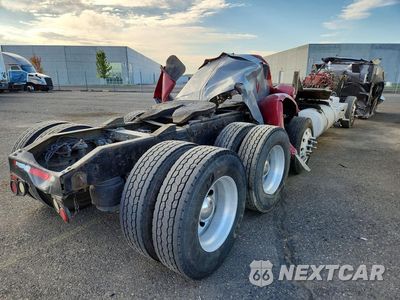 Trzecie zdjęcie samochodu z tyłu: 2016 PETERBILT 389 SEMI TRUCK VIN:1XPXD49X4GD294935 - miniatura