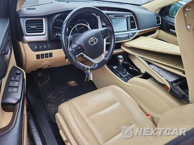 Zdjęcie 8 z 13 samochodu: 2017 TOYOTA HIGHLANDER LIMITED PLATINUM VIN:5TDDZRFH4HS427604 - miniatura