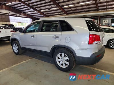 Drugie zdjęcie samochodu z przodu: 2011 KIA SORENTO LX VIN:5XYKT3A12BG060741 - miniatura