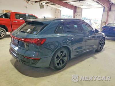Trzecie zdjęcie samochodu z tyłu: 2024 AUDI Q8 E-TRON PREMIUM VIN:WA14AAGE6RB014115 - miniatura