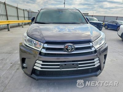 Piąte zdjęcie samochodu w środku: 2018 TOYOTA HIGHLANDER XLE VIN:5TDJZRFH2JS528200 - miniatura