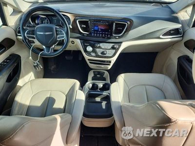 Zdjęcie 8 z 13 samochodu: 2017 CHRYSLER PACIFICA VIN:2C4RC1BG3HR592770 - miniatura