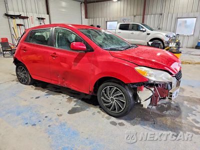Czwarte zdjęcie samochodu z boku: 2009 TOYOTA MATRIX BASE VIN:2T1KU40EX9C147025 - miniatura