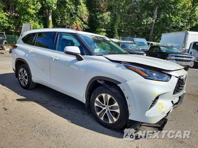 Czwarte zdjęcie samochodu z boku: 2022 TOYOTA HIGHLANDER XLE VIN:5TDGZRBH5NS580930 - miniatura