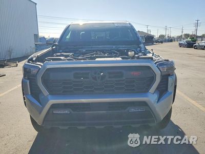 Piąte zdjęcie samochodu w środku: 2024 TOYOTA TACOMA TRD OFF-ROAD VIN:3TMLB5JN0RM077329 - miniatura