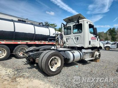 Trzecie zdjęcie samochodu z tyłu: 2025 FREIGHTLINER CASCADIA 116 SEMI TRUCK VIN:3AKBHSDV5SSVZ5980 - miniatura