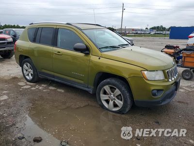 Czwarte zdjęcie samochodu z boku: 2012 JEEP COMPASS LATITUDE VIN:1C4NJCEA1CD579213 - miniatura