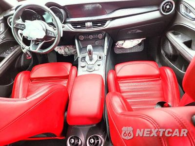 Zdjęcie 8 z 14 samochodu: 2023 ALFA ROMEO STELVIO SPRINT VIN:ZASPAKAN5P7D51335 - miniatura