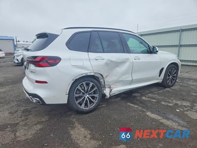 Trzecie zdjęcie samochodu z tyłu: 2024 BMW X5 XDRIVE50E VIN:5UX43EU07R9S67028 - miniatura
