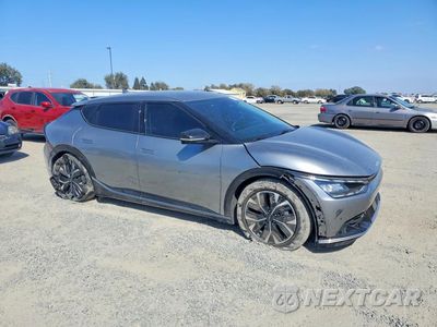 Czwarte zdjęcie samochodu z boku: 2023 KIA EV6 WIND VIN:KNDC34LA0P5150056 - miniatura