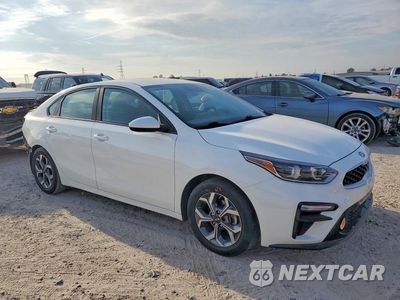 Czwarte zdjęcie samochodu z boku: 2019 KIA FORTE LXS VIN:3KPF24AD4KE113313 - miniatura