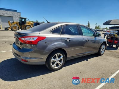 Trzecie zdjęcie samochodu z tyłu: 2014 FORD FOCUS SE VIN:1FADP3F23EL341623 - miniatura