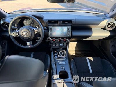Zdjęcie 9 z 10 samochodu: 2026 TOYOTA GR86 PREMIUM VIN:JF1ZNBE10T8075122 - miniatura