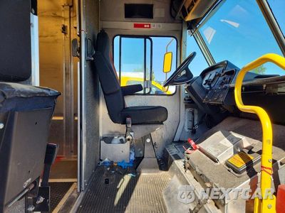 Zdjęcie 7 z 13 samochodu: 2007 FREIGHTLINER MT45 CHASSIS DELIVERY TRUCK VIN:4UZAANBW87CX54039 - miniatura