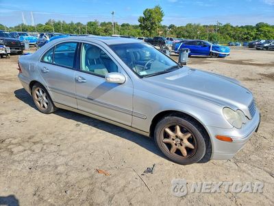 Czwarte zdjęcie samochodu z boku: 2004 MERCEDES-BENZ C 320 VIN:WDBRF64J84F465865 - miniatura