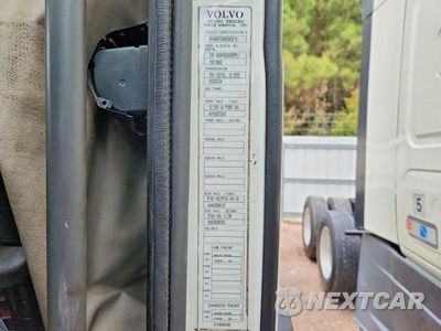 Zdjęcie 13 z 14 samochodu: 2004 VOLVO VNL SEMI TRUCK VIN:4V4NC9TG64N360218 - miniatura