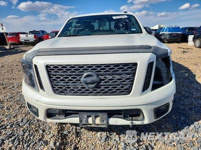 Piąte zdjęcie samochodu w środku: 2018 NISSAN TITAN SV VIN:1N6AA1E60JN549610 - miniatura