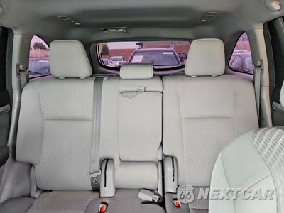 Zdjęcie 10 z 13 samochodu: 2018 TOYOTA HIGHLANDER LE VIN:5TDZARFH3JS034342 - miniatura