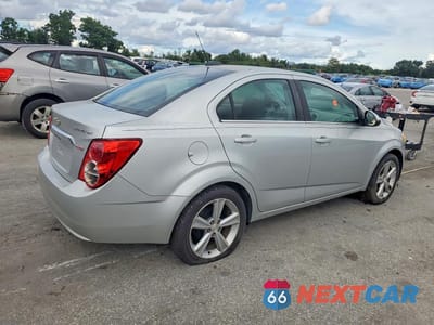 Trzecie zdjęcie samochodu z tyłu: 2015 CHEVROLET SONIC LT VIN:1G1JC5SB6F4206098 - miniatura