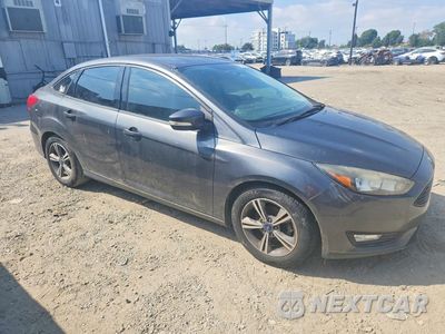 Czwarte zdjęcie samochodu z boku: 2017 FORD FOCUS SE VIN:1FADP3FE5HL306919 - miniatura